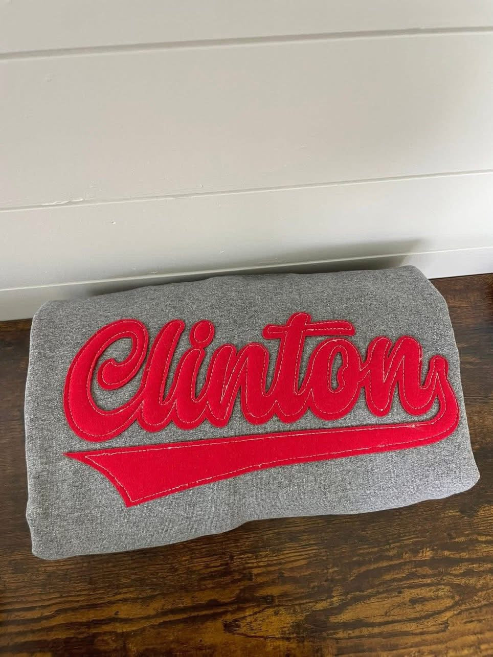 Clinton Raggy Embroidered Crewneck